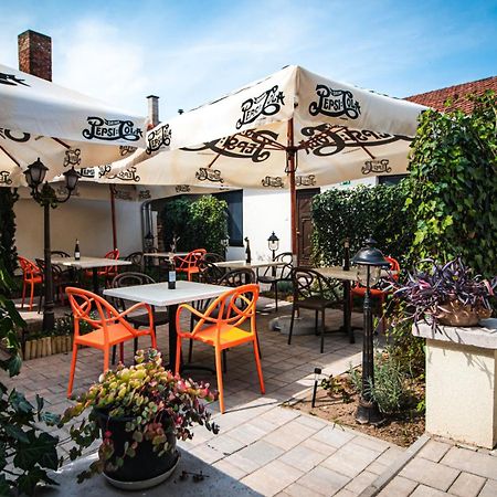 Fakapu Pince Es Panzio Bed & Breakfast Токай Екстериор снимка