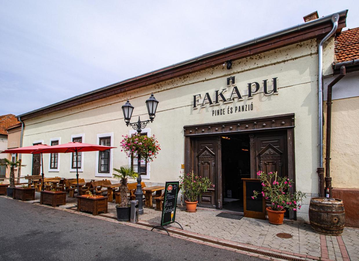 Fakapu Pince Es Panzio Bed & Breakfast Токай Екстериор снимка